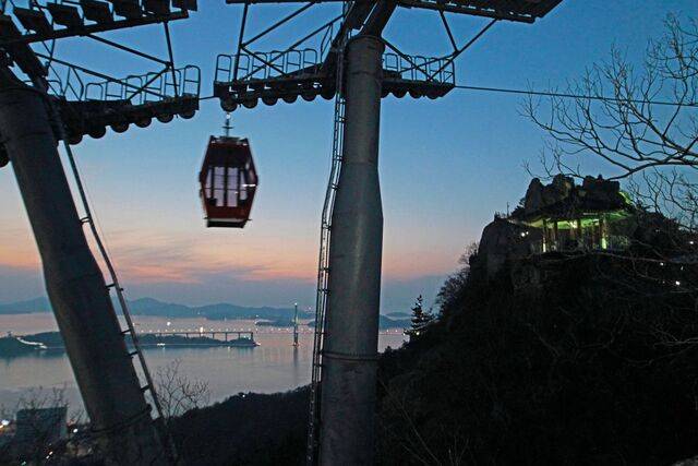 목포 유달산 관운각과 케이블카. 한국관광공사 제공