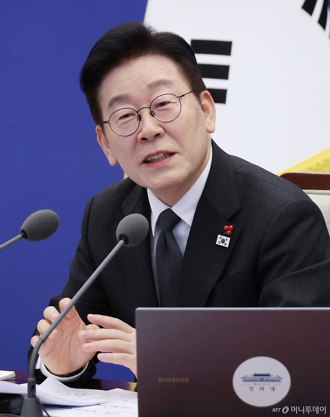 [서울=뉴시스] 고범준 기자 = 이재명 대통령이 29일 청와대에서 열린 수석보좌관회의에서 발언하고 있다. 2026.01.29. bjko@newsis.com /사진=