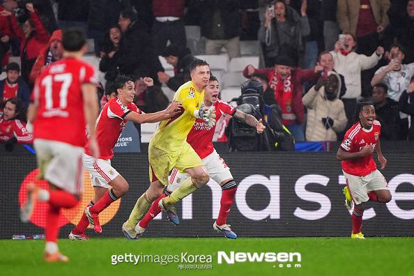 ‘골키퍼 극장골’ 무리뉴 벤피카, 친정팀 레알에 4-2 승리..PO 막차