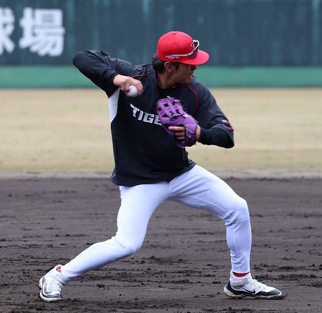 KIA 김도영은 2026시즌 유격수로 기회를 받을 전망이다. 그는 부상 우려를 떨쳐내고 자신을 증명하겠다는 각오다. 사진제공|KIA 타이거즈