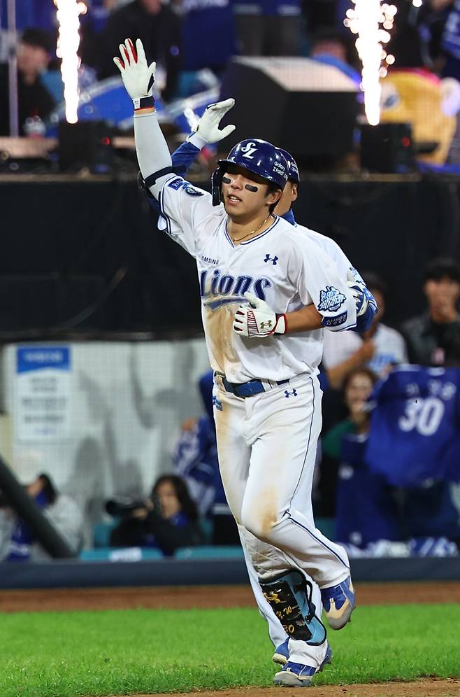 구자욱, 디아즈, 최형우, 김영웅으로 이어지는 삼성의 ‘KDKC 쿼텟’은 2002, 2003년 최강의 중심타선으로 평가받았던 ‘이마양 트리오’를 떠올리게 할 만큼 위력적이라는 평가를 받는다. 삼성 김영웅. 뉴시스