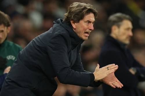 토머스 프랭크 토트넘 감독이 21일 도르트문트와의 챔피언스리그 홈경기 도중 선수들을 격려하고 있다. AFP연합뉴스