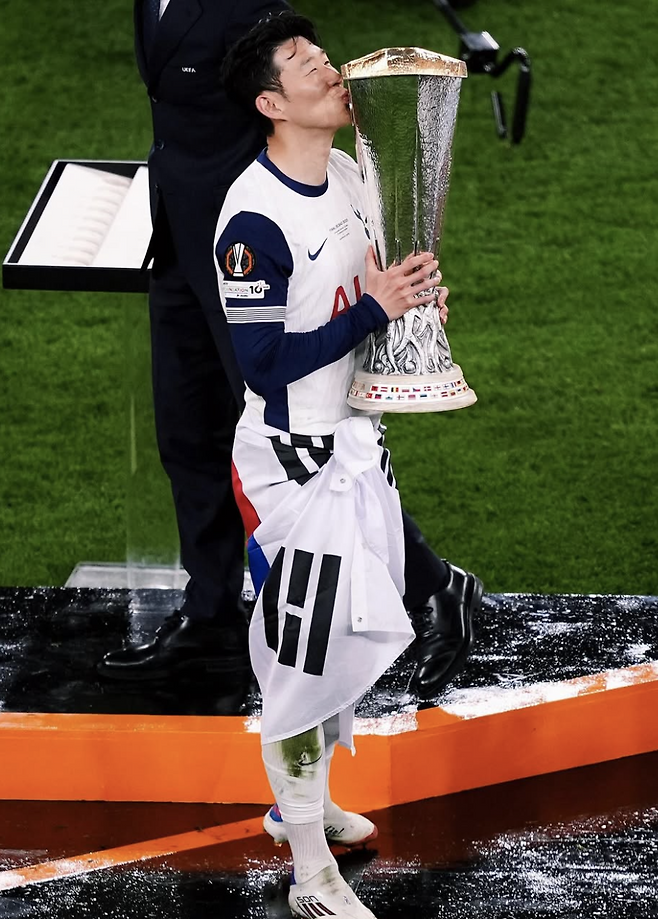 '이게 말이 돼?' 손흥민 역대급 공식선언, 전 세계 인정...21세기 역대 베스트 윙포워드 TOP24 공개