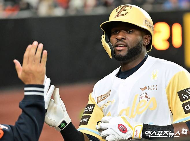 지난해 한화 이글스에서 활약했던 에스테반 플로리얼이 멕시코 리그 레오네스 데 유카탄에 합류했다. 그는 2025시즌 KBO리그에서 65경기 타율 0.271 8홈런 29타점 OPS 0.783을 기록했다. 엑스포츠뉴스 DB