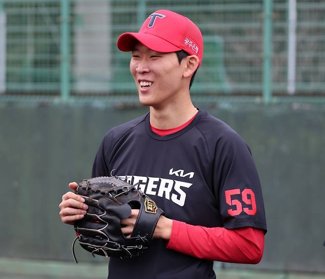 한화 이글스가 29일 KIA 타이거즈로 FA(자유계약) 이적한 좌완 김범수의 보상선수로 우완 파이어볼러 유망주 양수호를 지명했다. 사진 KIA 타이거즈