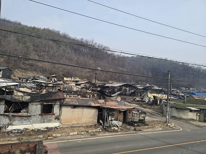 지난해 경북산불 발생 직후 명진2리 마을 모습 [이호운 제공. 재판매 및 DB 금지]