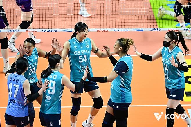 후반기 첫 경기에서 짜릿한 역전승을 따낸 GS칼텍스 [한국배구연맹 제공. 재판매 및 DB 금지]