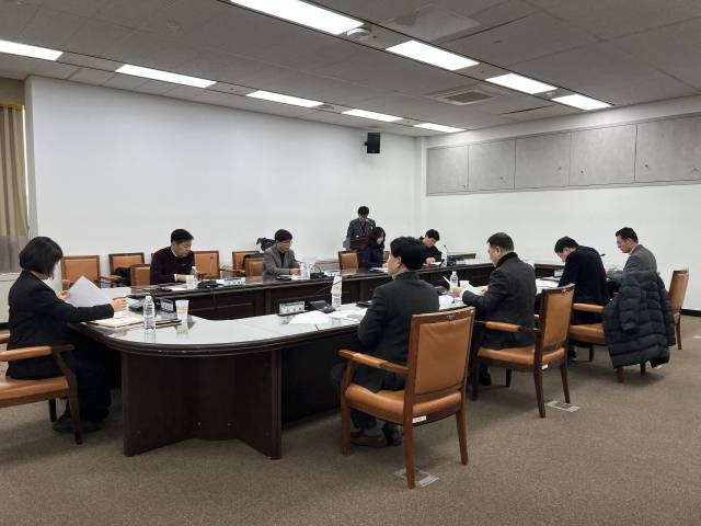 대전시가 30일 청내에서 대전 대표음식 전문가 자문단 3차 회의를 진행하고 있다. 대전시 제공