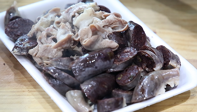 갓 나온 순대 한 팩. ⓒ제주의소리