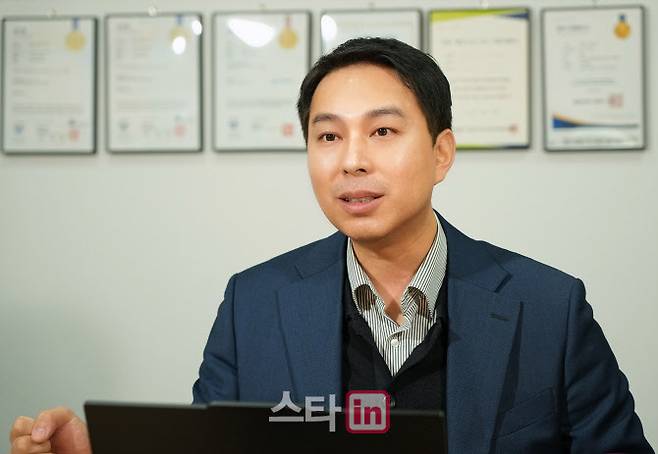 방운식 지티에스앤 대표가 AI를 접목한 골프 레슨 프로그램에 대해 설명하고 있다. (사진=이데일리 골프in 조원범 기자)