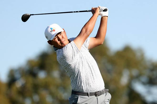 김시우가 30일(한국시간) 열린 PGA 투어 파머스 인슈어런스 오픈 첫날 1번홀에서 티샷을 하고 있다. (사진=AFPBBNews)