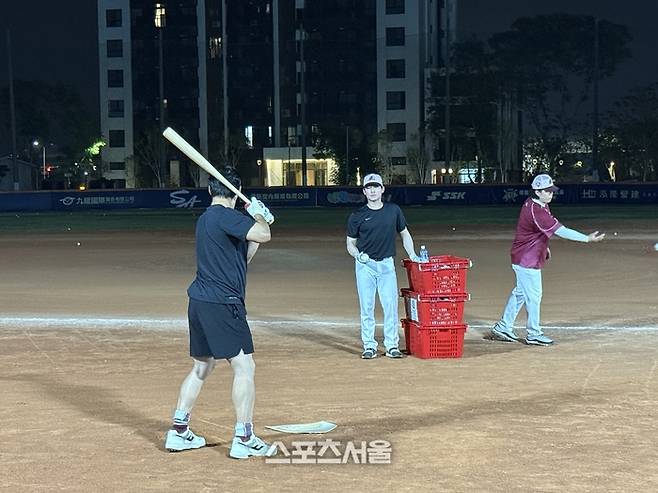 키움 선수단이 야간 훈련을 진행하고 있다. 가오슝 | 박연준 기자 duswns0628@sportsseoul.com