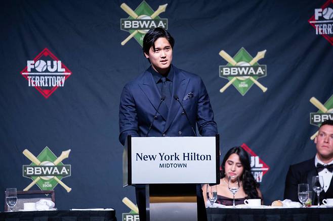 ◇오타니는 만찬 당시 직접 연단에 서서 2분여 간 영어 연설을 하면서 박수를 이끌어 냈다. AFP연합뉴스