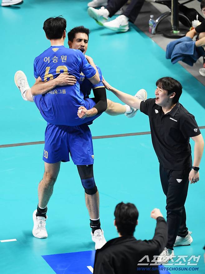 30일 장충체육관에서 열린 V리그 우리카드와 삼성화재의 경기. 우리카드 아라우조가 득점 후 환호하고 있다. 장충=박재만 기자 pjm@sportschosun.com/2026.01.30/