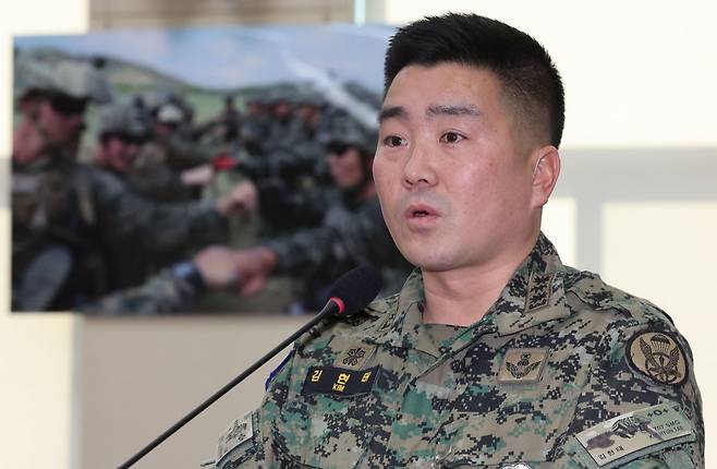 김현태 전 육군특수전사령부 707특수임무단장(대령)이 지난해 2월 17일 오후 서울 여의도 국회에서 열린 국방위원회 전체회의에서 의원질의에 답하고 있다. 뉴시스