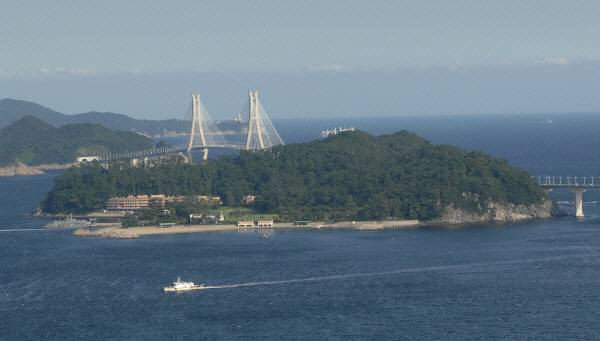 대통령 여름별장인 ‘청해대(靑海臺)’가 있는 경남 거제 저도(猪島)가 새해 들어 내달 2일부터 첫 입도를 허용한다. 국제신문DB