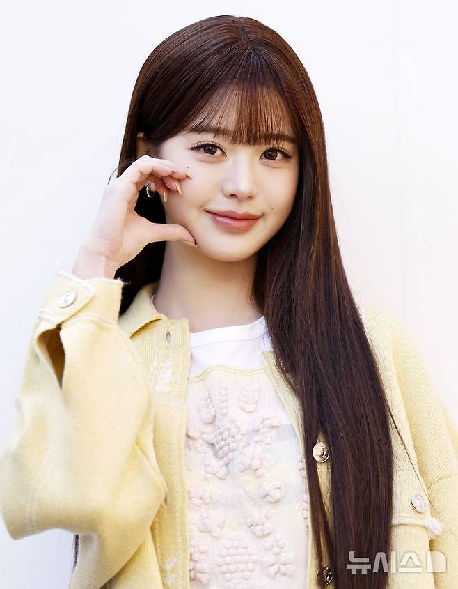 [서울=뉴시스] 김혜진 기자 = 그룹 아이브 장원영이 29일 오전 서울 성동구 플라츠2에서 열린 배리 2026 컬렉션 론칭 기념 포토 행사에서 포즈를 취하고 있다. 2026.01.29. jini@newsis.com