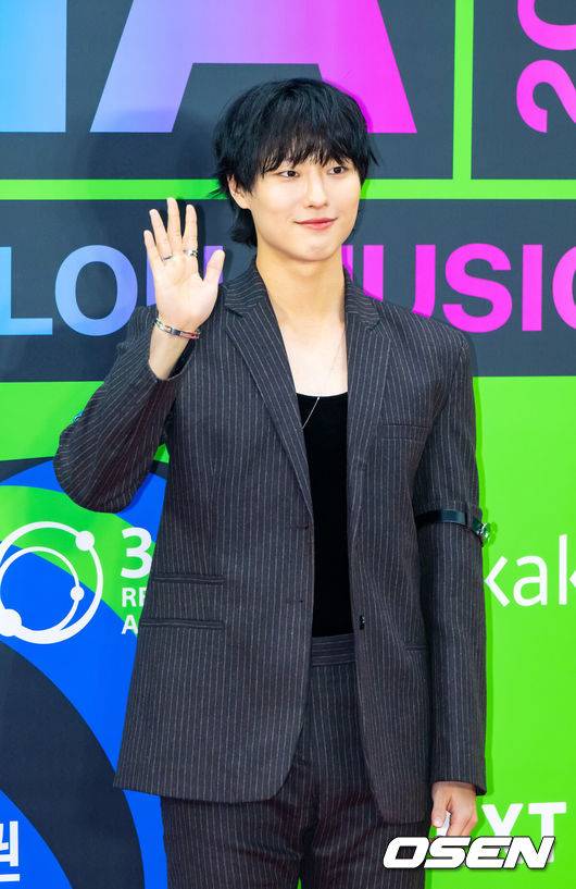 우즈, 3월 가요계 컴백..‘드라우닝’ 역주행 기세 잇는다 [단독]