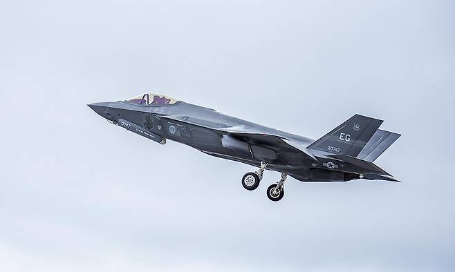 미 공군 소속 F-35A 스텔스기가 이륙하고 있다. 세계일보 자료사진