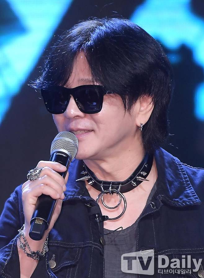 윤도현, 희귀암 투병기 “숨어서 약 먹어”