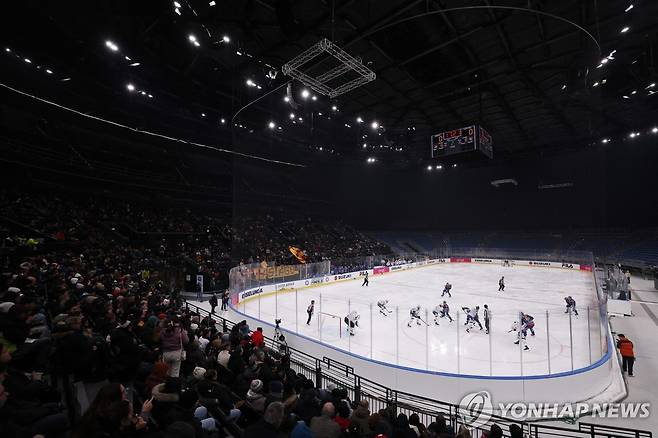 2026 동계 올림픽 아이스하키 결승전이 열릴 팔라이탈리아 산타줄리아 경기장 내부  [EPA=연합뉴스]