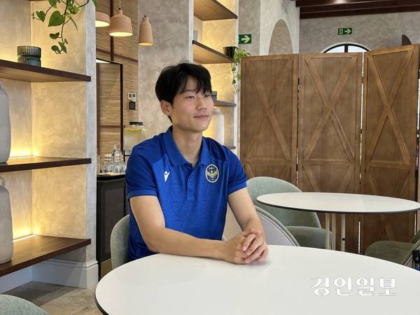 인천 유나이티드가 동계 전지훈련을 진행 중인 스페인 안달루시아에서 오후성이 취재진과 인터뷰를 진행하고 있다. 스페인 안달루시아/백효은기자100@kyeongin.com