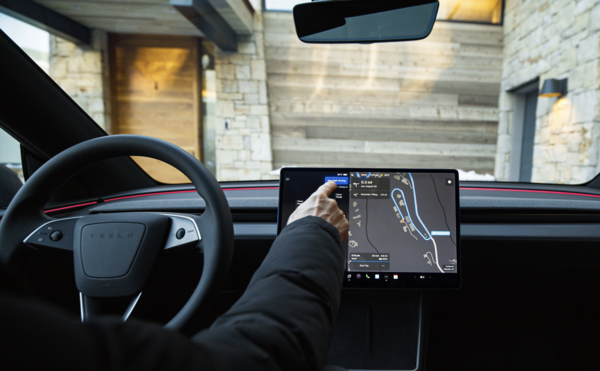 전기차는 소프트웨어와 확장성이 중요하다. 사진은 테슬라 내부 모습. 테슬라 제공