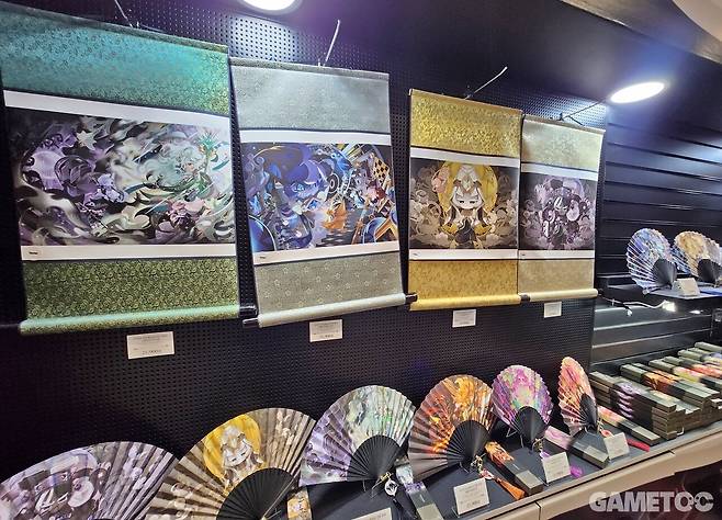 다양한 콜라보 상품도 판매한다 (사진=최은상 기자)