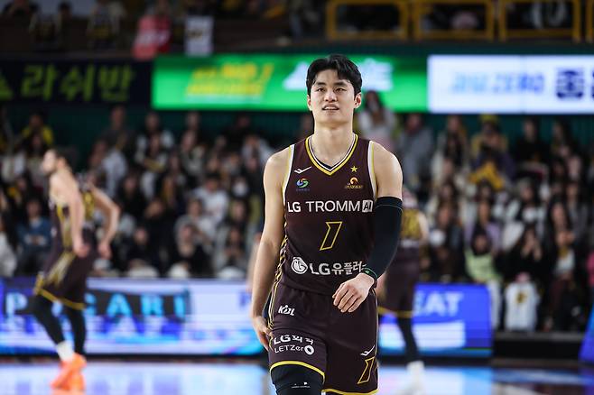 창원 LG 유기상이 31일 경남 창원체육관에서 열린 2025-26 프로농구 울산 현대모비스전에서 24점을 넣어 팀의 76-65 승리를 이끌었다. (KBL 제공)