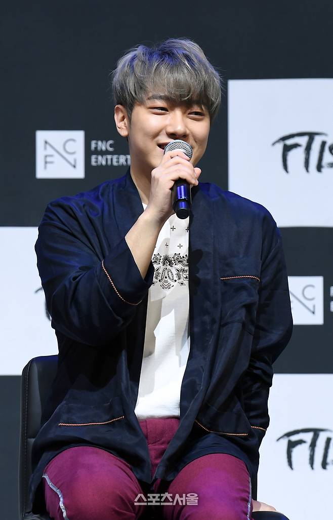 [단독] 최민환, 공연 도중 실신…소속사 “안정 취하는 중”