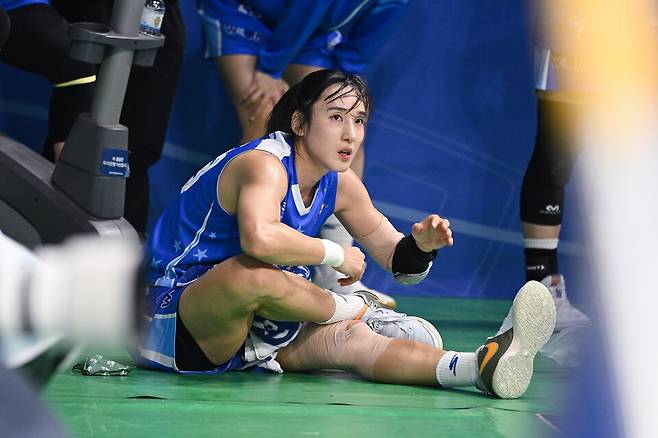 '김단비 트리플 더블' 우리은행, 삼성생명 격파하고 공동 3위로