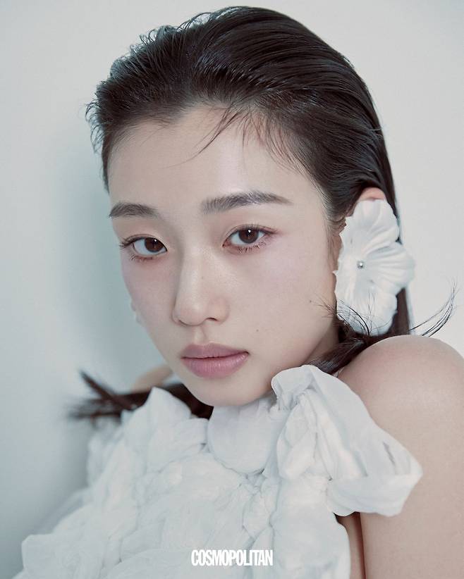 미니드레스, 귀고리 모두 Lee y. Lee y.