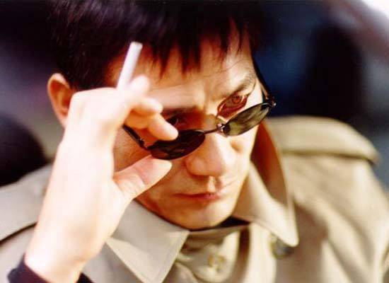 '인정사정 볼 것 없다'는 안성기의 과묵하고 날카로운 면모가 돋보이는 영화다.