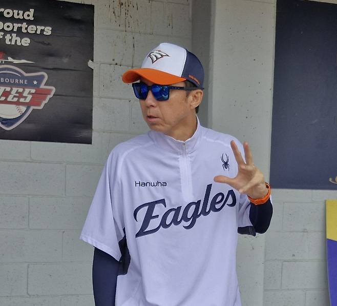 손혁 단장 손아섭에게 구단 최종안 제시..보상금 낮추는 방안도 고려...한화와 계약 임박했나 [IS 멜버른]