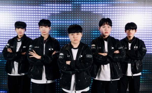 장로 그룹 1위인 디플러스 기아 / LCK 제공