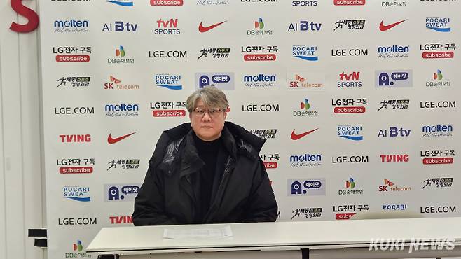 손창환 고양 소노 감독이 31일 잠실학생체육관에서 열린 서울 SK와 2025~2026 LG전자 프로농구 정규시즌 경기가 끝나고 기자회견에 참석하고 있다. 송한석 기자