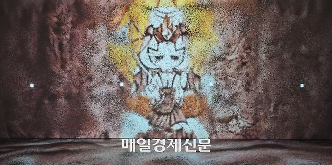 채승웅 샌드아티스트의 모래 그림.  미스틱플라워쿠키의 허무가 전해진다. [이가람 기자]
