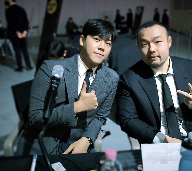 홍석현 캐스터와 이둘희 해설위원이 종합격투기 단체 ‘블랙컴뱃’ 대회 유튜브 생중계를 진행하고 있다. 사진=본인 제공