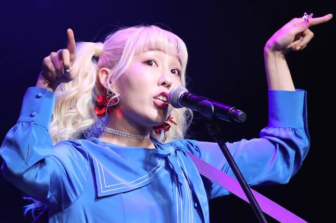 54억원대 원정도박 의혹… 저 아닙니다 가수 신현희 '발끈'