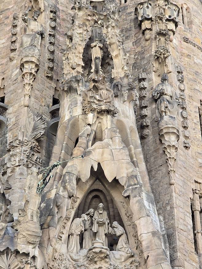 탄생의 파사드 아기 예수 탄생.