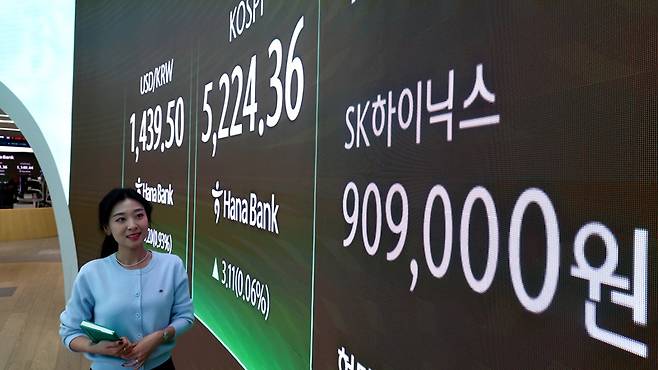 SK하이닉스의 주가가 사상 처음으로 90만원대를 넘어섰다.[사진｜뉴시스]