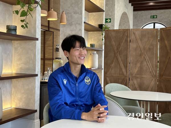 인천 유나이티드가 동계 전지훈련을 진행 중인 스페인 안달루시아에서 오후성이 취재진과 인터뷰를 진행하고 있다. 스페인 안달루시아/백효은기자 100@kyeongin.com