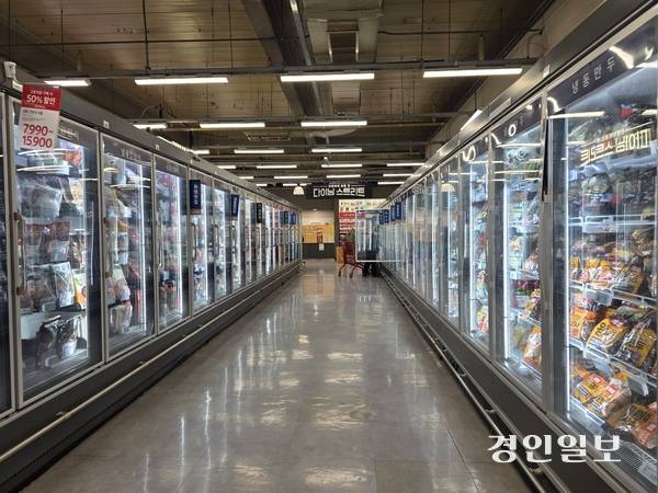 수원의 한 마트에서 냉동으로 된 간편식이 길게 진열돼 있다. 2026.1.30 /구민주기자 kumj@kyeongin.com