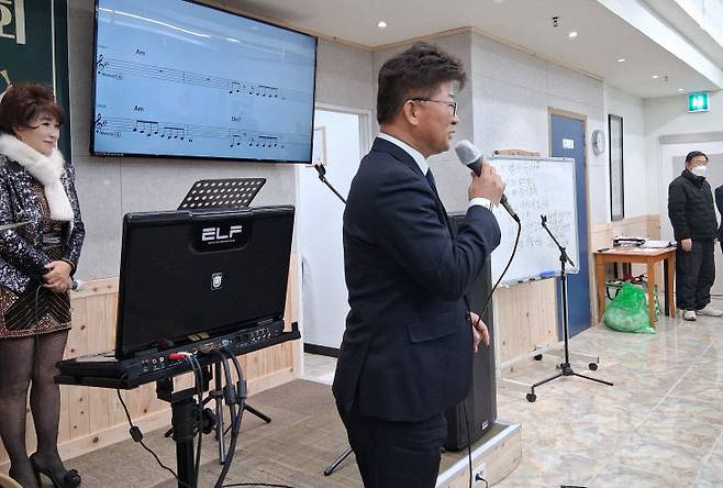 보릿고개를 불러 관중을 울게 만든 최충규 구청장