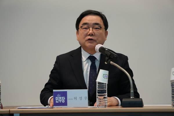 허성무 국회의원이 지난달 30일 전국금속노조 한국지엠지부 창원지회와 간담회에서 발언하고 있다. /허성무 의원실