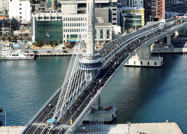 31일 개통식과 함께 2일 오후 2시부터 임시 개통되는 해오름대교 전경. /이용선기자 photokid@kbmaeil.com