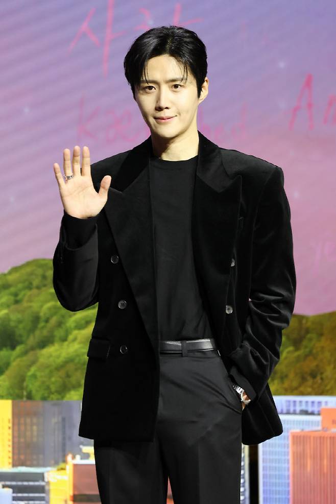 차은우 이어 김선호도?…유사한 1인 기획사 설립 의혹에 입장 정리 중