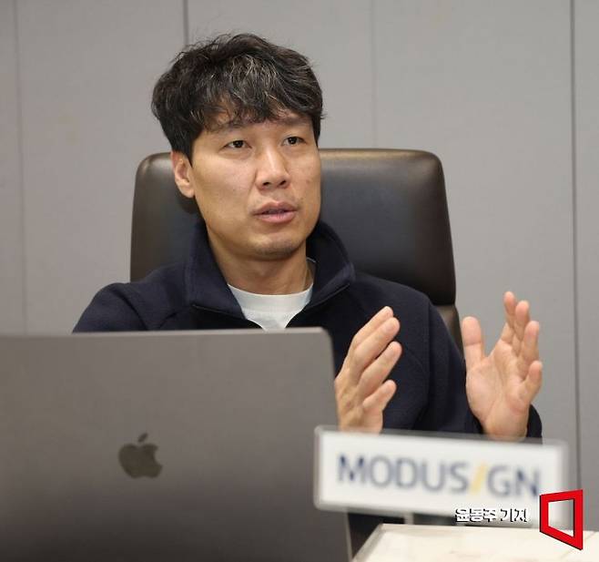 이동주 모두싸인 CTO가 아시아경제와 인터뷰를 하고 있다. 윤동주 기자