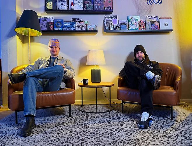 SM 송캠프에 참여해 K팝을 만든 경험이 있는 스웨덴 작곡진 니클라스 야렐리우스 페르손, 니노스 한나(왼쪽부터). 이들은 “송캠프에서 충분한 창작의 자유를 발휘할 수 있어서 좋았다”고 했다. SM엔터테인먼트 제공