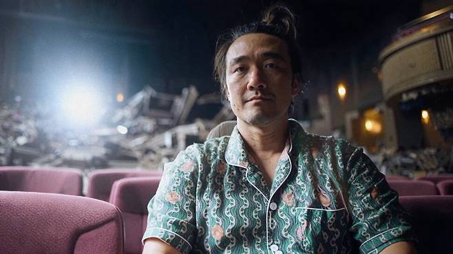 이요섭 감독의 ‘미래영화’는 챗지피티가 만들어주는 영상으로 영화가 대체되어갈 상황을 그린다. CJ ENM 제공